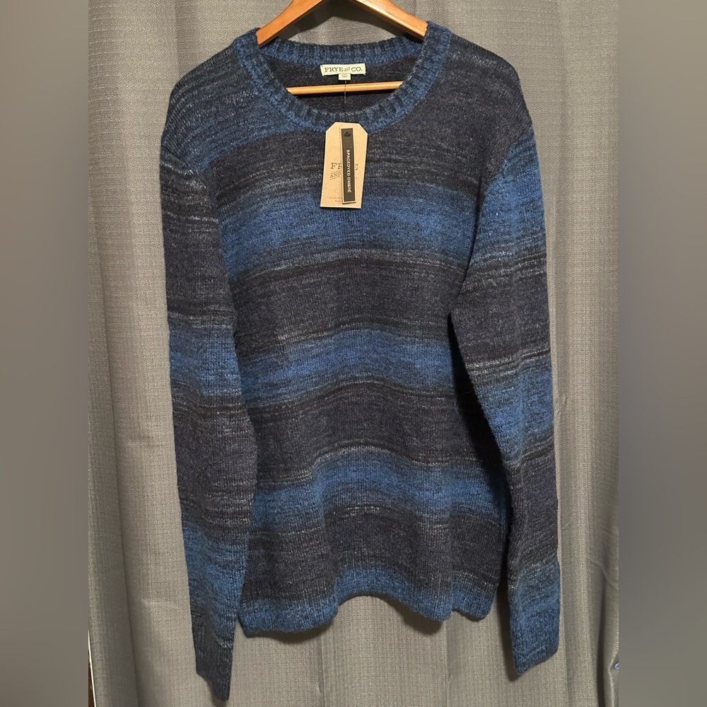 Frye and Co. Men's Blue Striped Sweater